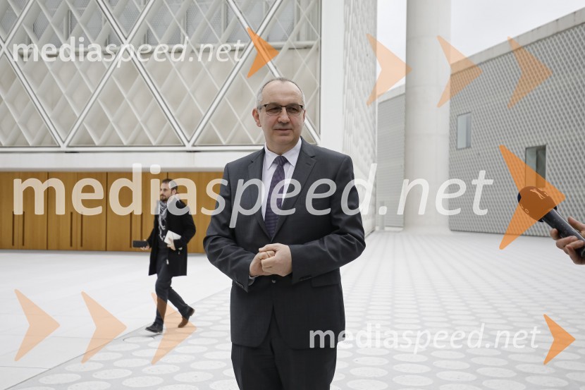 dr. Nedžad Grabus, mufti islamske skupnostiPredstavitev pred odprtjem Muslimanskega kulturnega centra v Ljubljani