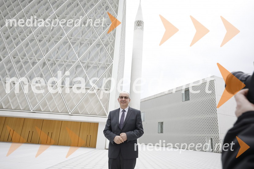 dr. Nedžad Grabus, mufti islamske skupnostiPredstavitev pred odprtjem Muslimanskega kulturnega centra v Ljubljani