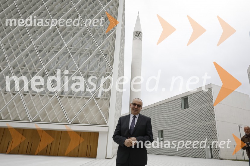dr. Nedžad Grabus, mufti islamske skupnostiPredstavitev pred odprtjem Muslimanskega kulturnega centra v Ljubljani