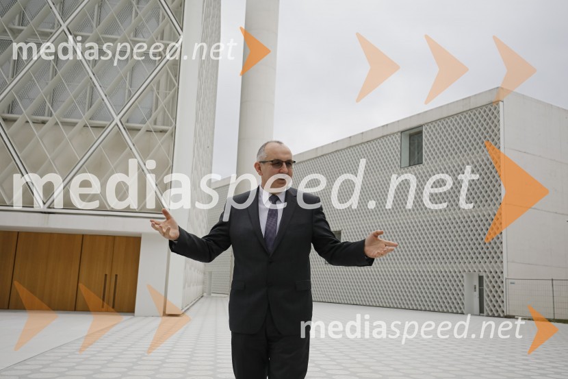 dr. Nedžad Grabus, mufti islamske skupnostiPredstavitev pred odprtjem Muslimanskega kulturnega centra v Ljubljani