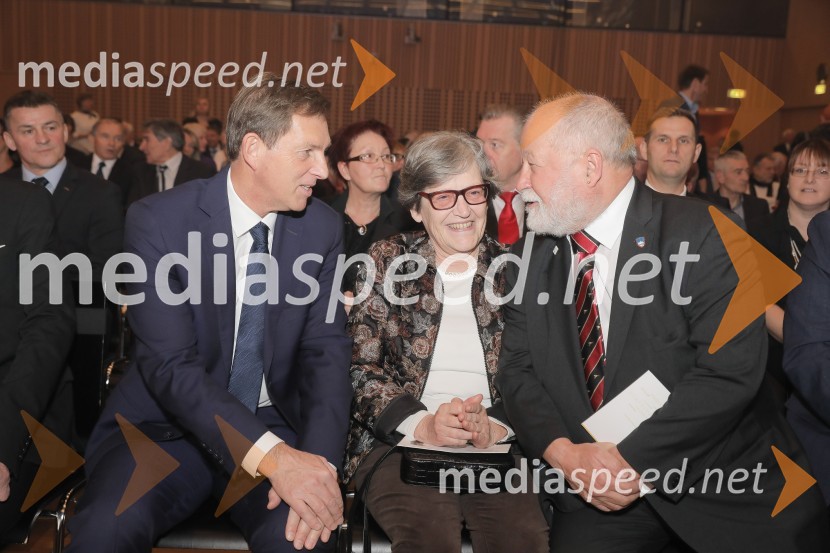 prof. dr. Miro Cerar, nekdanji predsednik Vlade Republike Slovenije, minister za zunanje zadeve RS, predsednik SMC;  ... ;  Peter Jožef Česnik, minister za Slovence v zamejstvu in po svetu RS55. podelitev Bloudkovih priznanj