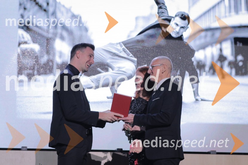  Matevž Česen, poklicni plesalec, koreograf, trener športnega plesa, plesni sodnik ;  Katarina Venturini, nekdanja plesalka;  Miroslav Cerar, nekdanji gimnastičar, predsednik Odbora za podeljevanje Bloudkovih priznanj55. podelitev Bloudkovih priznanj