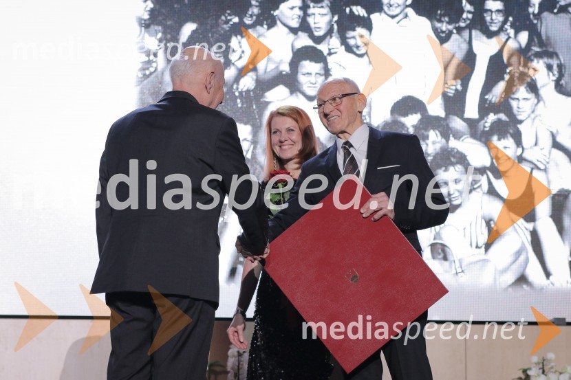   Vladimir  Čermak, plavalni trener;  Katarina Venturini, nekdanja plesalka;  Miroslav Cerar, nekdanji gimnastičar, predsednik Odbora za podeljevanje Bloudkovih priznanj55. podelitev Bloudkovih priznanj