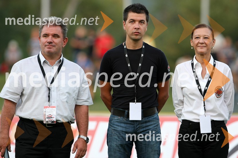 Andrej Vizjak, minister za gospodarstvo, Dejan Stanič, direktor Sax d.o.o. in Violeta Freeland, predsednica AMD Krško   
 
SPEEDWAY SUPER POKAL SAX 2008