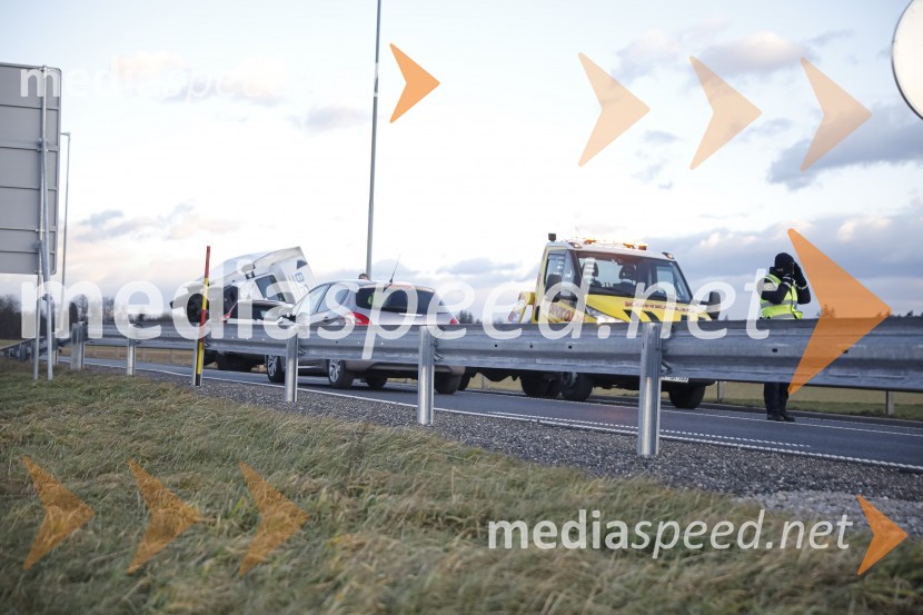 Močan veter pustošil po Kranju