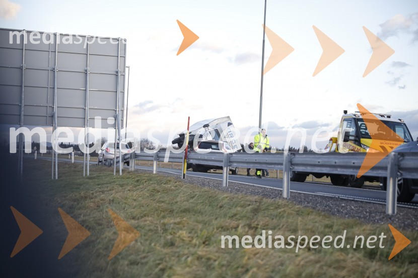 Močan veter pustošil po Kranju