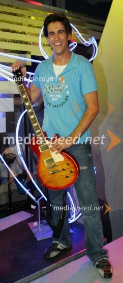 Pevec Domen KumerMelodije morja in sonca