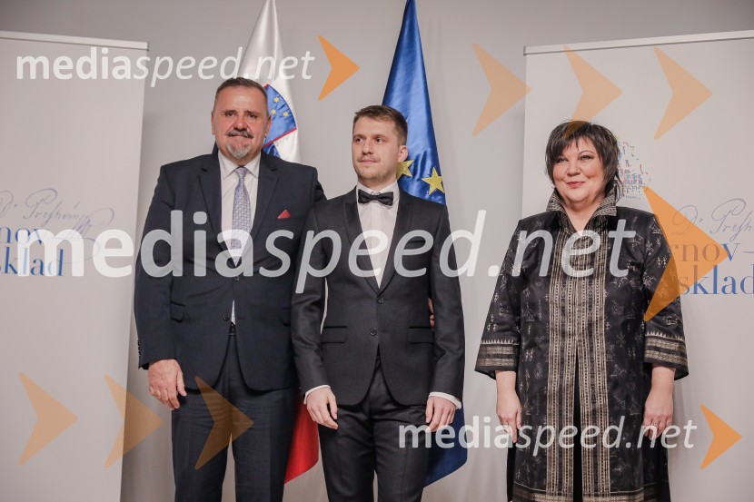 mag. Zoran Poznič, minister za kulturo RS;  ... ;  Ira Ratej, dramaturginjaPodelitev Prešernovih nagrad ob slovenskem kulturnem prazniku