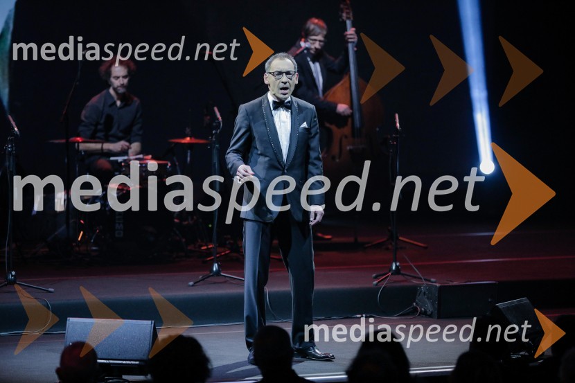  Tadej Toš, igralec, komik in TV voditeljPodelitev Prešernovih nagrad ob slovenskem kulturnem prazniku