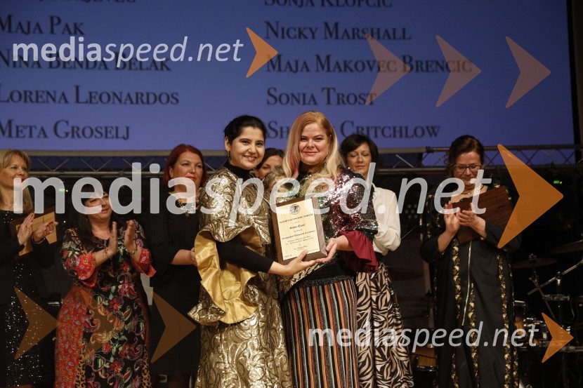 dr. Harbeen  Arora, president WEF global;  Sonia Trošt, arhitektka in slikarka, Umetnica Art mandalWomen economic forum, gala večerja in podelitev nagrad