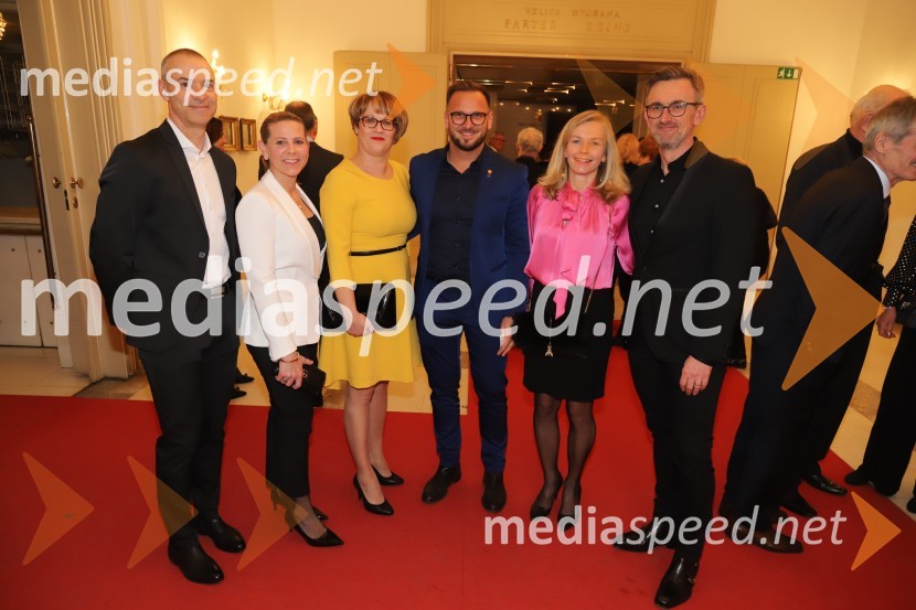  ... ;  ... ;  Lidija Divjak Mirnik, direktorica Študentskih domov UM, nekdanja mestna svetnica MOM (LPR);  David  Klobasa, župan Občine Sveta Trojica in podjetnik;  Alenka  Lukić, prof. za oblikovanje na Srednji šoli za oblikovanje MB;  Marko Lukić, lastnik in direktor družbe Lumar IGSimon Boccanegra, premiera opere SNG Maribor