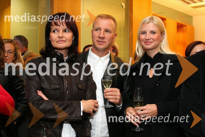 Nataša Bešter, Dino Bešter in Ana Bešter, voditeljica oddaje AvanturaPrvi rojstni dan Dermatološko medicinskega centra Dimnik - Žgavec