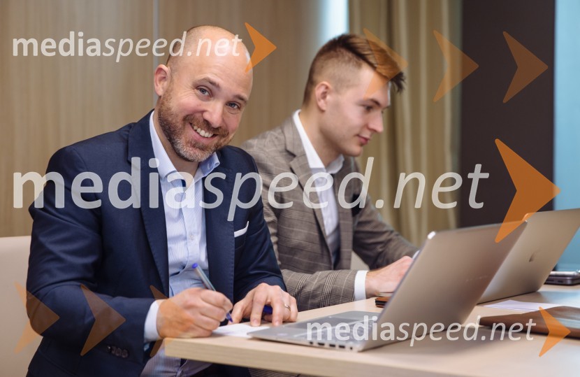  Gaber Marolt, NLP center;  Rok Makovec, IT MelonaDigitalni laboratorij: Uporabni recepti za večjo prodajo na spletu