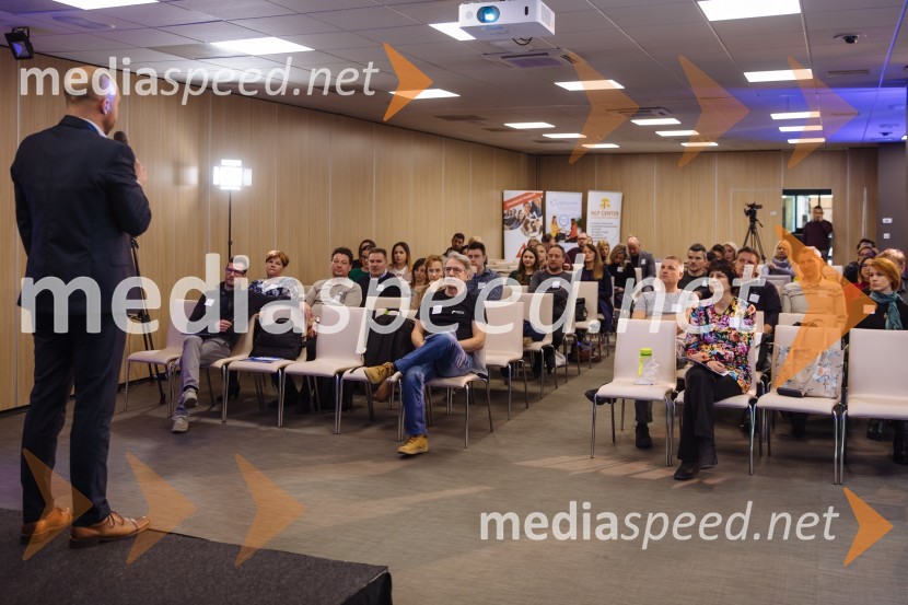 Digitalni laboratorij: Uporabni recepti za večjo prodajo na spletu