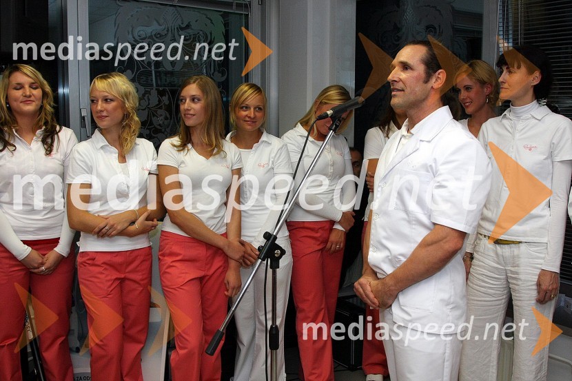 Ekipa medicinskih sestr, terapevtk v Medicinskem centruPrvi rojstni dan Dermatološko medicinskega centra Dimnik - Žgavec