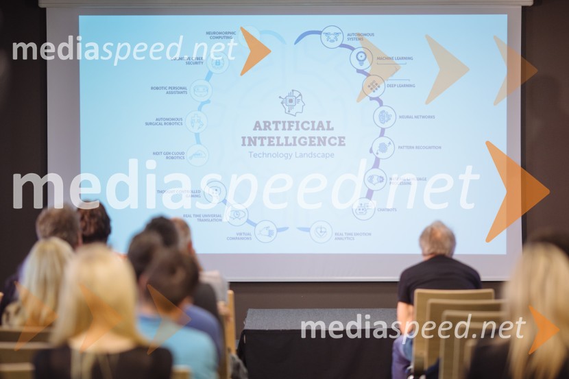 Digitalni laboratorij: Uporabni recepti za večjo prodajo na spletu