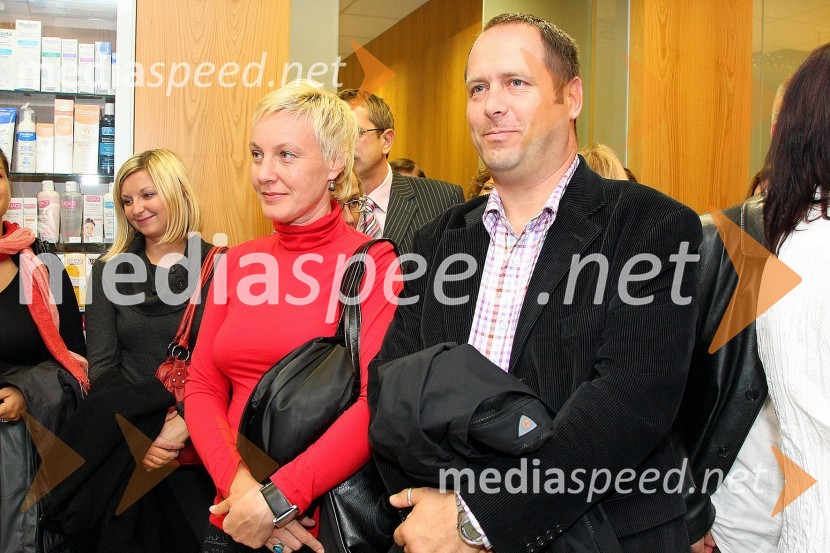 Meta Ornik in Robert Bogataj, voditelja oddaje O živalih in ljudehPrvi rojstni dan Dermatološko medicinskega centra Dimnik - Žgavec