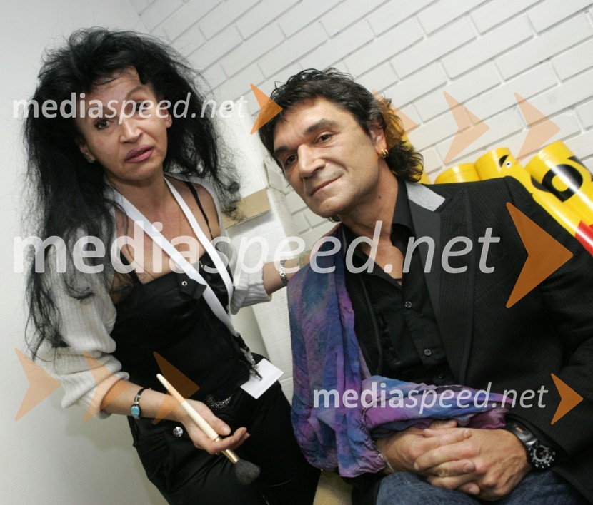 Maskerka Miša Pirc in hrvaški pevec Jasmin StavrosRTV Net praznuje rojstni dan