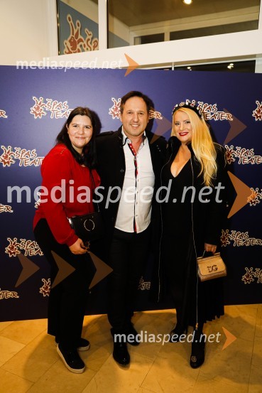  Teja Pelko, novinarka, Svet24;  Alesh Maatko, novinar;  Danica Lovenjak, novinarkaErotika po Emeršiču, premiera predstave Bojana Emeršiča