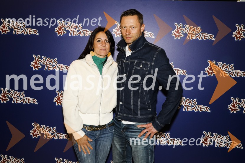  Alenka Bikar, nekdanja atletinja;  Marjan KernErotika po Emeršiču, premiera predstave Bojana Emeršiča