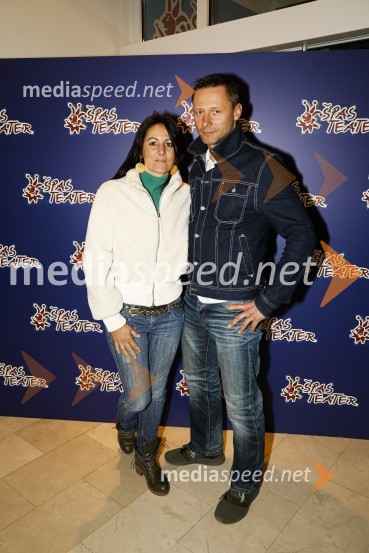  Alenka Bikar, nekdanja atletinja;  Marjan KernErotika po Emeršiču, premiera predstave Bojana Emeršiča