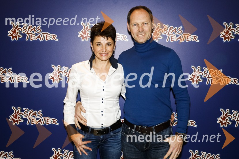  Andreja Potrebuješ;  Jože Potrebuješ, skupina ČukiErotika po Emeršiču, premiera predstave Bojana Emeršiča