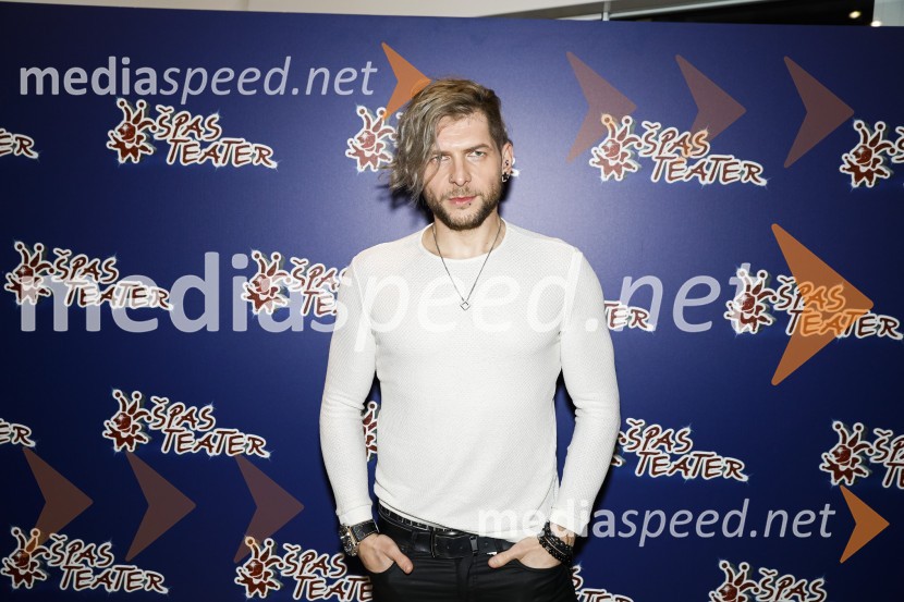  Klemen Bunderla, radijski voditelj, radio AktualErotika po Emeršiču, premiera predstave Bojana Emeršiča