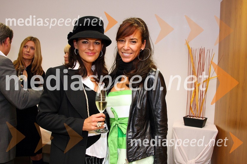 Nataša Dobelšek, manekenka in novinarka in Simona Hudohmet, Palmers SlovenijaPrvi rojstni dan Dermatološko medicinskega centra Dimnik - Žgavec