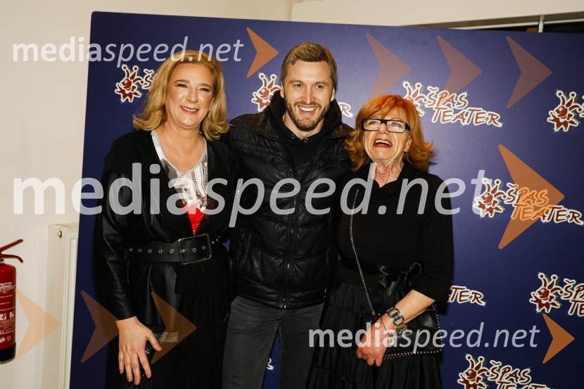  Urška Alič, ustanoviteljica in direktorica Špas teatra;  Denis Avdić, voditelj;  ... Erotika po Emeršiču, premiera predstave Bojana Emeršiča