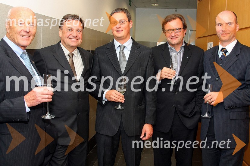 Božo Dimnik, lobist, Zoran Jankovič, župan Ljubljane, Marko Jaklič, direktor Ljubljanskih lekarn, asist. Marko Bitenc, spec. kirurg in Marko Kryžanowski, predsednik uprave PetrolaPrvi rojstni dan Dermatološko medicinskega centra Dimnik - Žgavec