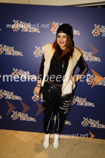  Neža Buh-Neisha, glasbenicaErotika po Emeršiču, premiera predstave Bojana Emeršiča