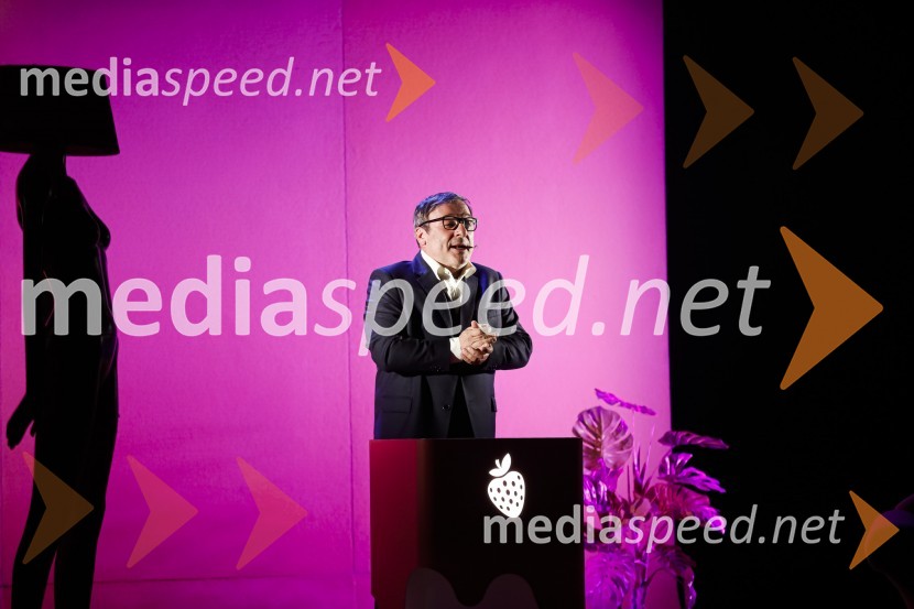  Bojan Emeršič, igralecErotika po Emeršiču, premiera predstave Bojana Emeršiča