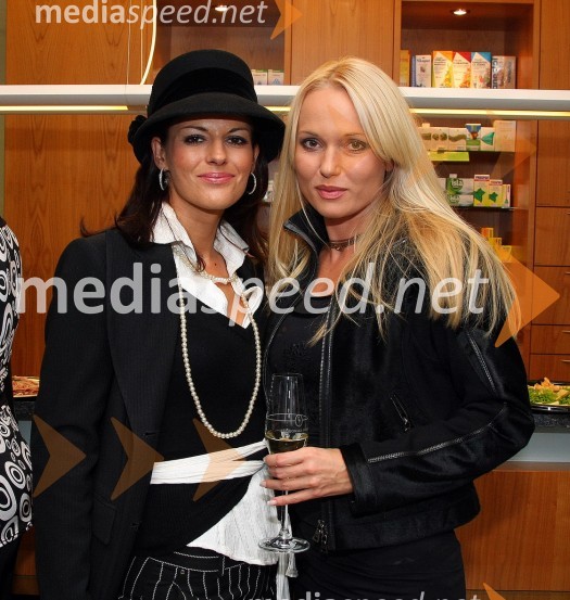 Nataša Dobelšek, manekenka in novinarka in Barbara Zajc – Bonnie, fotografinjaPrvi rojstni dan Dermatološko medicinskega centra Dimnik - Žgavec