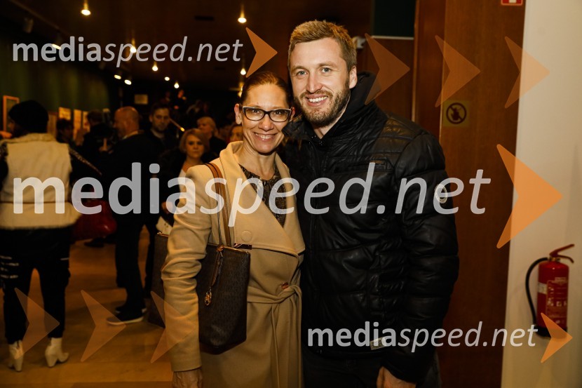  Katja Mlakar, agencija AVI;  Denis Avdić, voditeljErotika po Emeršiču, premiera predstave Bojana Emeršiča