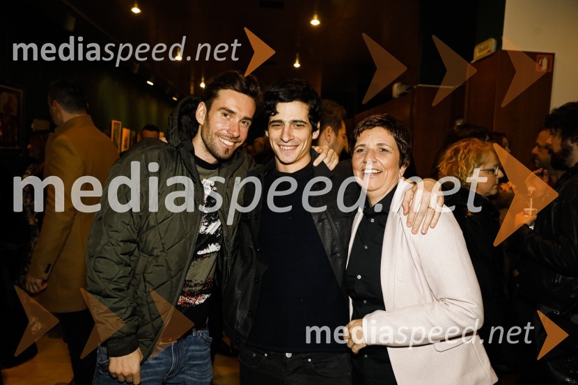  Goran Hrvaćanin, komik;  Jernej Kogovšek, igralec;  ... Erotika po Emeršiču, premiera predstave Bojana Emeršiča