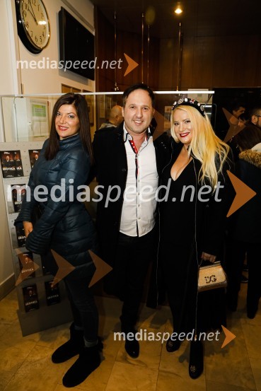  Jasna Kuljaj, TV voditeljica;  Alesh Maatko, novinar;  Danica Lovenjak, novinarkaErotika po Emeršiču, premiera predstave Bojana Emeršiča