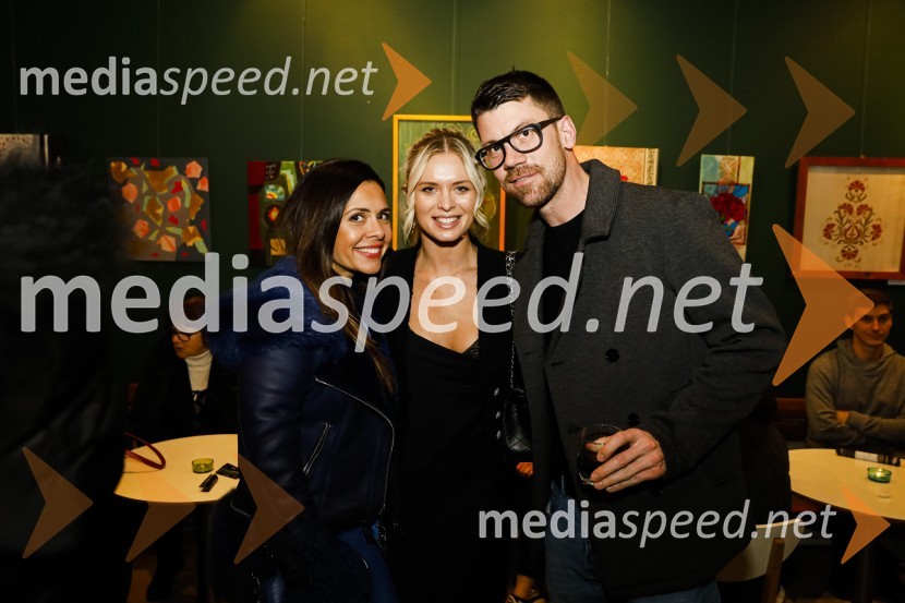  Viktorija Radojević Mavrič, direktorica marketinga in razvoja Mercator d.d.;  Nadiya  Bychkova, plesalka, manekenka;  Domen  Mavrič, Agencija AVIErotika po Emeršiču, premiera predstave Bojana Emeršiča