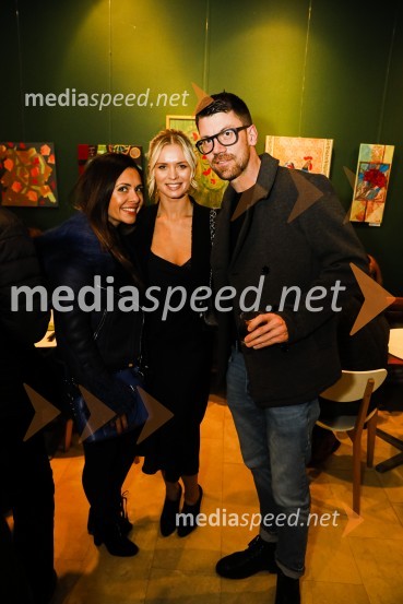  Viktorija Radojević Mavrič, direktorica marketinga in razvoja Mercator d.d.;  Nadiya  Bychkova, plesalka, manekenka;  Domen  Mavrič, Agencija AVIErotika po Emeršiču, premiera predstave Bojana Emeršiča