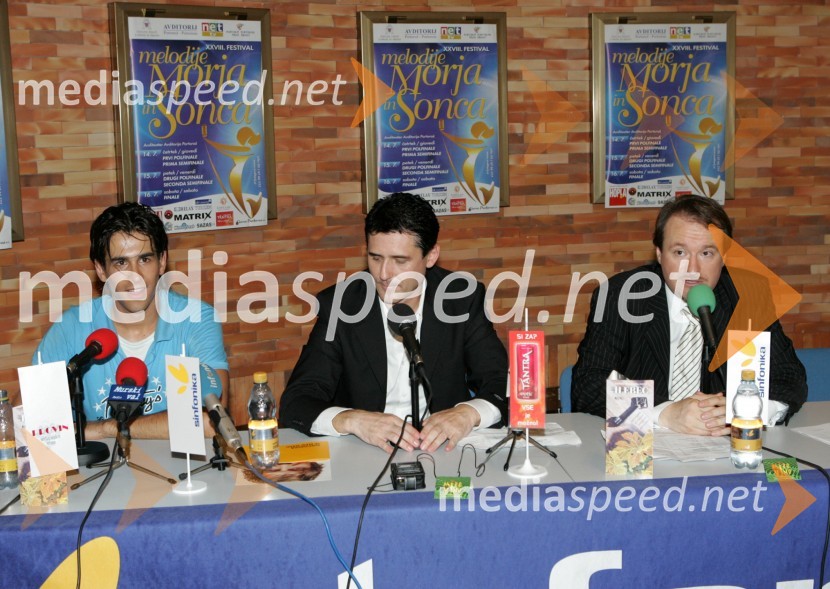 Zmagovalec Domen Kumer, Stojan Auer RTV Net in direktor Avditorija Portorož Patrik GrebloMelodije morja in sonca