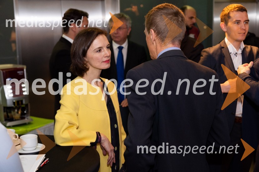  Sophie Honey, veleposlanica Združenega kraljestva Velika Britanija in Severna Irska v Republiki Sloveniji;  ... Tea with Reason