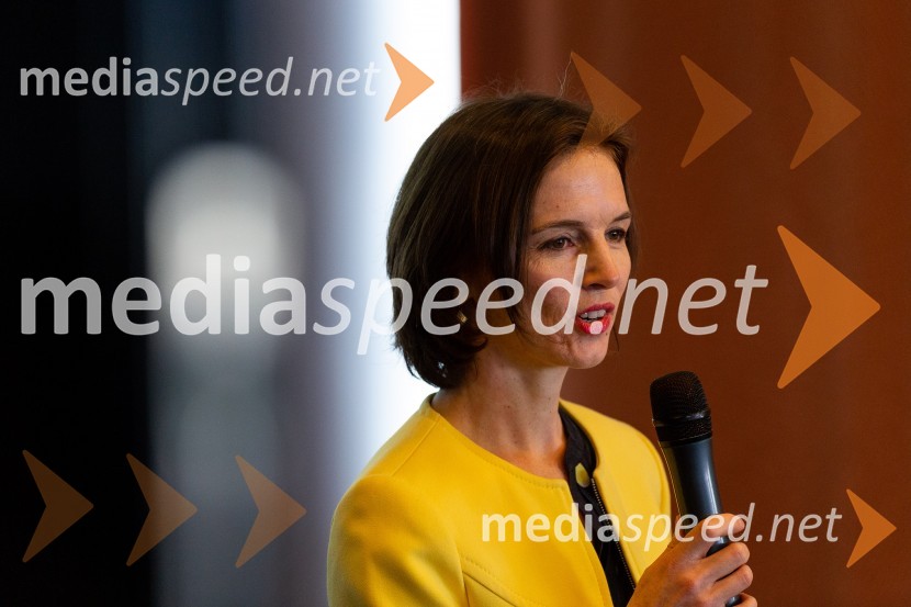  Sophie Honey, veleposlanica Združenega kraljestva Velika Britanija in Severna Irska v Republiki SlovenijiTea with Reason