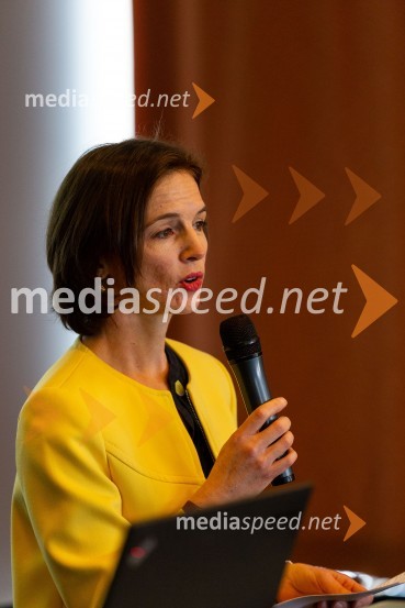  Sophie Honey, veleposlanica Združenega kraljestva Velika Britanija in Severna Irska v Republiki SlovenijiTea with Reason