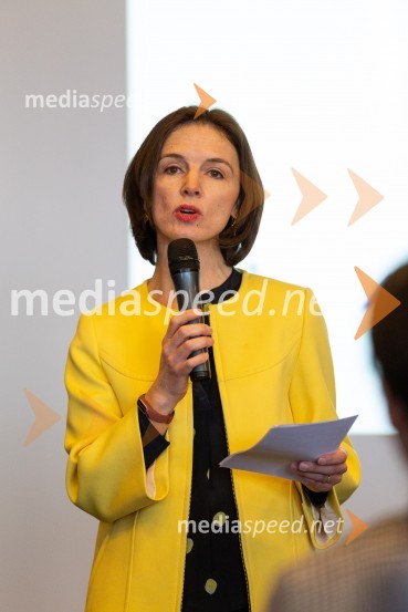  Sophie Honey, veleposlanica Združenega kraljestva Velika Britanija in Severna Irska v Republiki SlovenijiTea with Reason