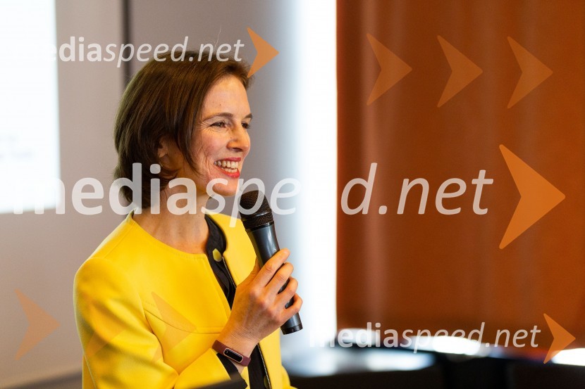  Sophie Honey, veleposlanica Združenega kraljestva Velika Britanija in Severna Irska v Republiki SlovenijiTea with Reason