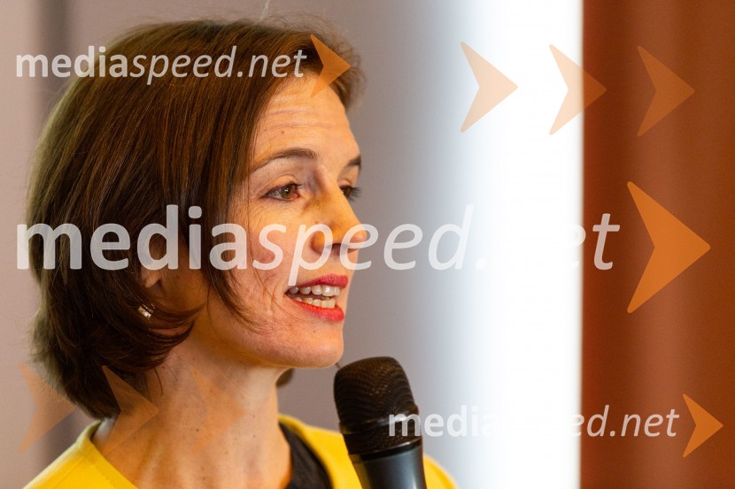  Sophie Honey, veleposlanica Združenega kraljestva Velika Britanija in Severna Irska v Republiki SlovenijiTea with Reason