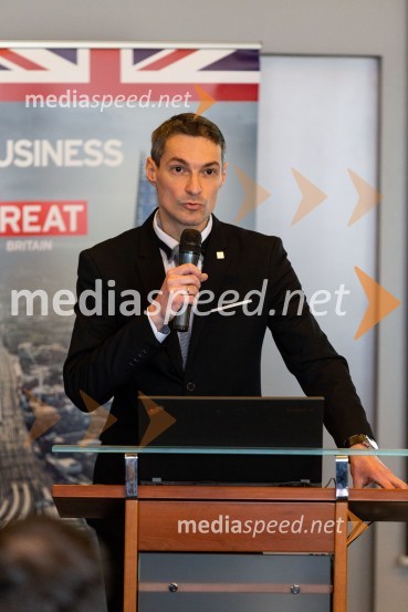  Bojan Ivanc, CFA, CAIA, član upravnega odbora društva CFA Slovenija in glavni ekonomist Analitike GZS, lokalni koordinator CFA Research Challenge 2018Tea with Reason