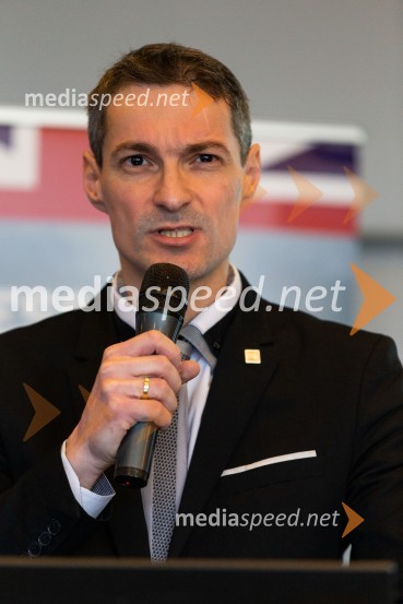  Bojan Ivanc, CFA, CAIA, član upravnega odbora društva CFA Slovenija in glavni ekonomist Analitike GZS, lokalni koordinator CFA Research Challenge 2018Tea with Reason