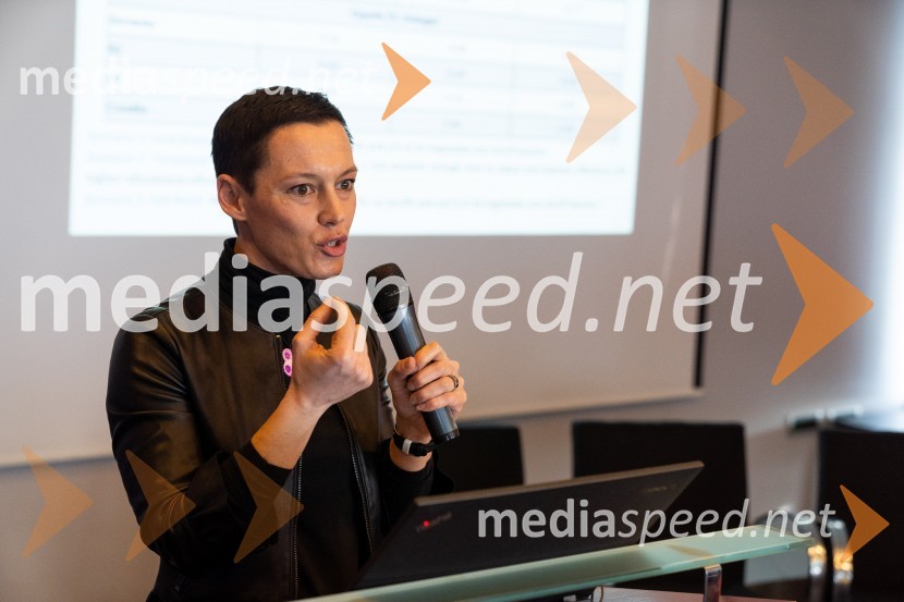 dr. Tjaša  Redek, Profesorica, Ekonomska fakultetaTea with Reason