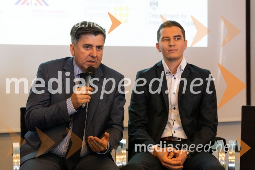  Božo  Černila, direktor, Trimo;  Janez  Mikelj, prodajni manager, 2HM LogisticsTea with Reason