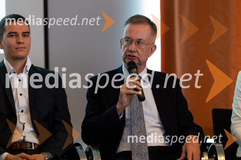  Janez  Mikelj, prodajni manager, 2HM Logistics;  Tim  Abrahams, podjetnikTea with Reason